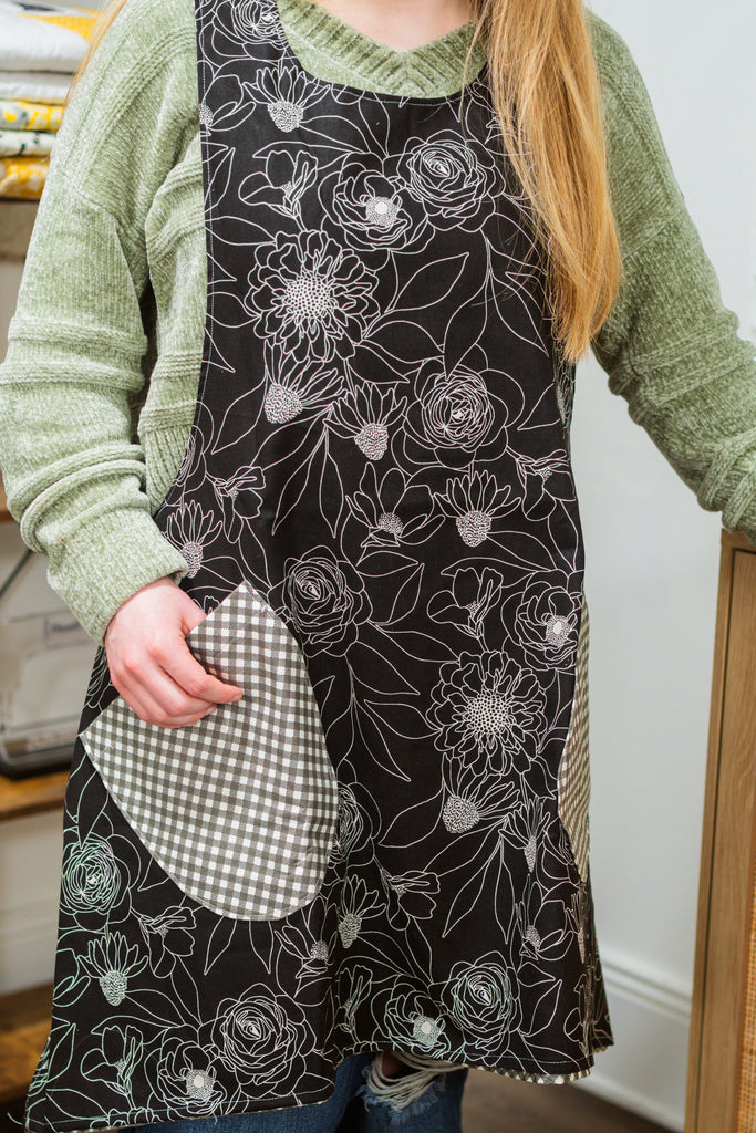 Criss Cross Apron- Black
