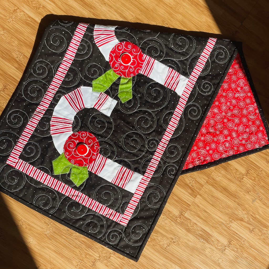 Twisted Peppermint Table Topper block