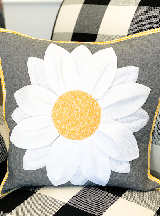 Summer Daisies Pillow 